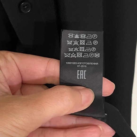 TORY BURCH Black Sleeveless Blouse Bow Gold Button Hardware Emblem 100% Silk 14 - Picture 6 of 8